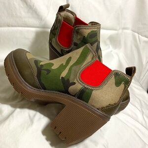 Caterpillar Women’s “Megs” Canvas Camo High Heel booties Sz 7.5